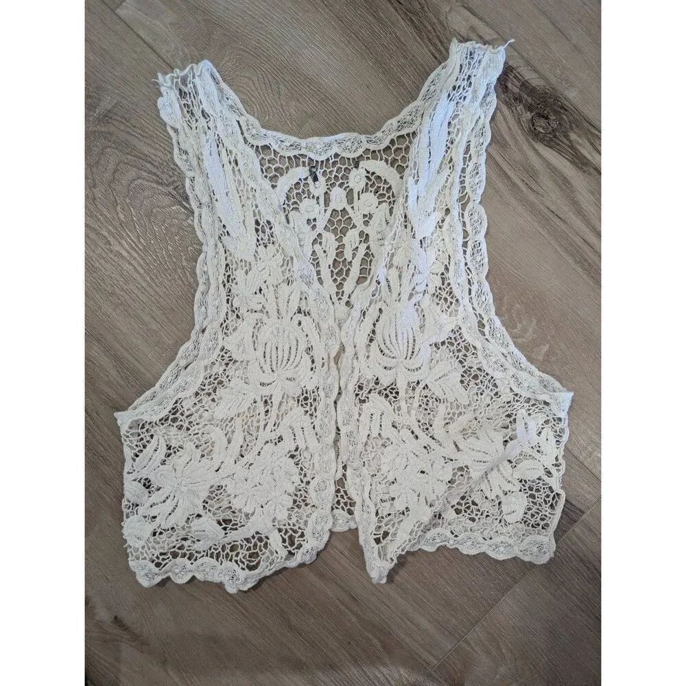 Boho Lace Cropped Vest - Picture 8 of 11